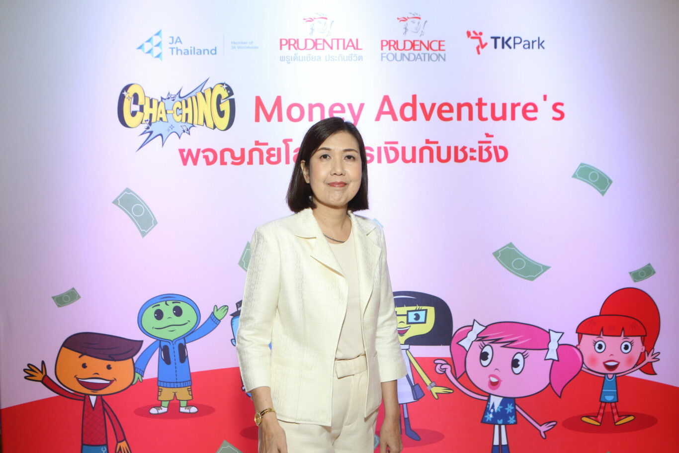 A person in a white suit

Description automatically generated